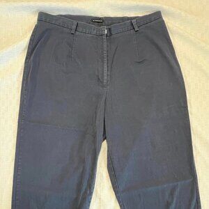 Size 18 Avenue Stretch Black Capris